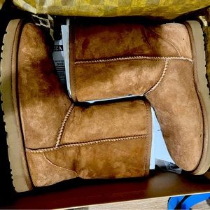 Womens ugg boots (camel color)